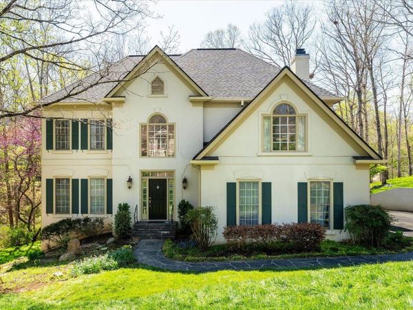 3255 AVEBURY LN, Keswick, VA 22947