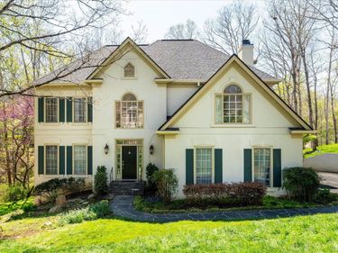 3255 AVEBURY LN, Keswick, VA 22947