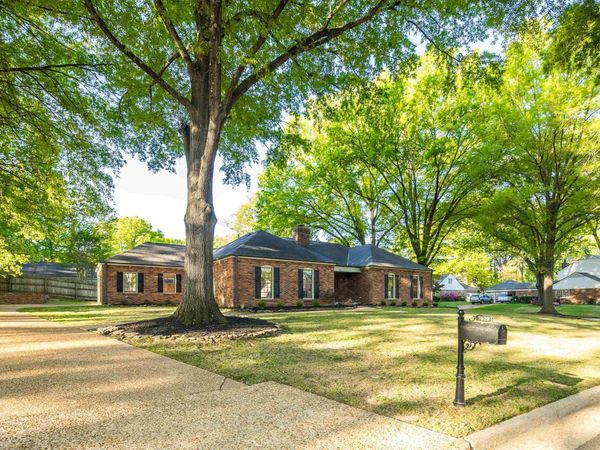 7619 BLACKBERRY FARM RD, Germantown, TN 38138