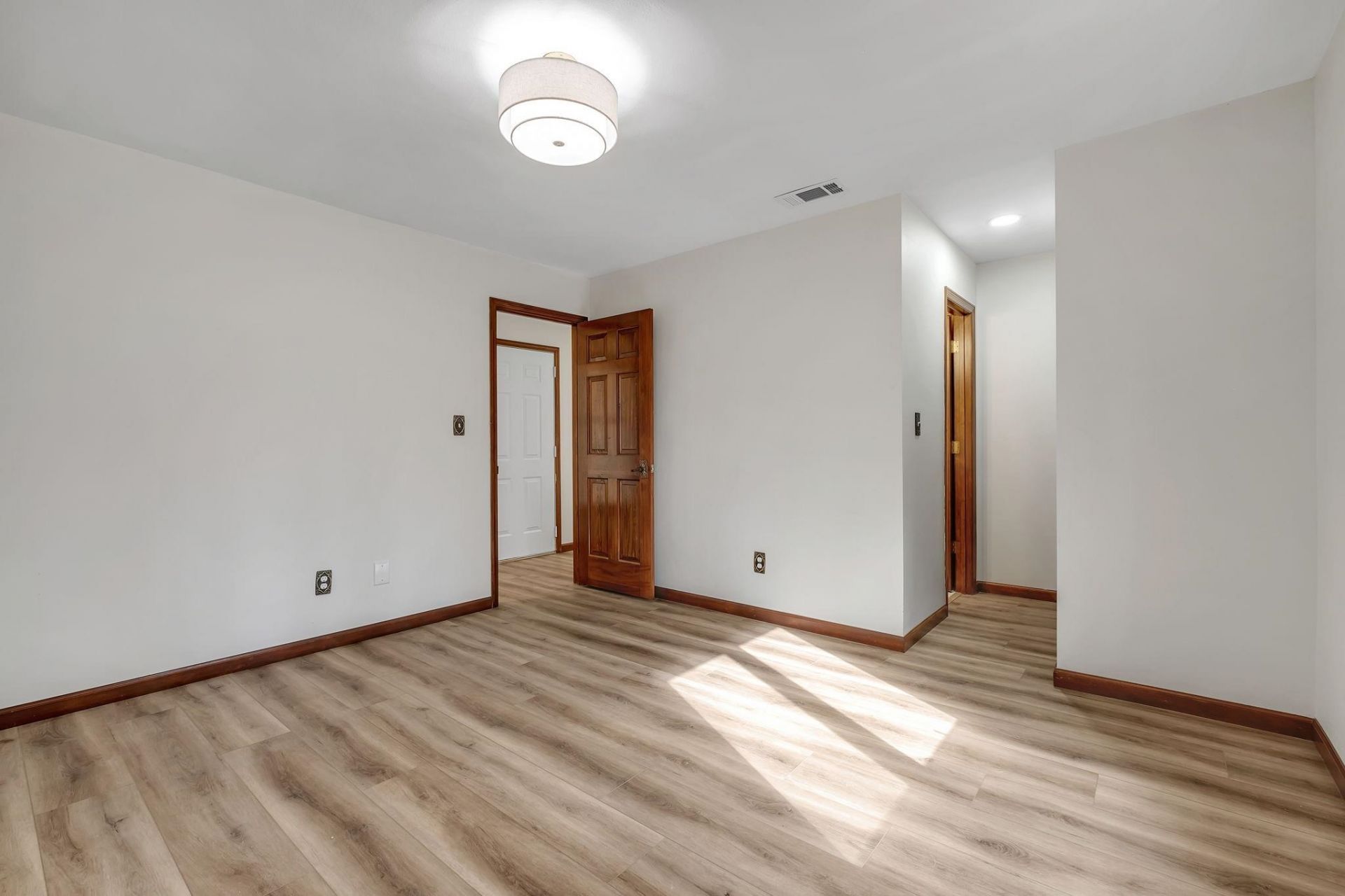 6375 Thomasville Road, Tallahassee, FL 32312 Photo