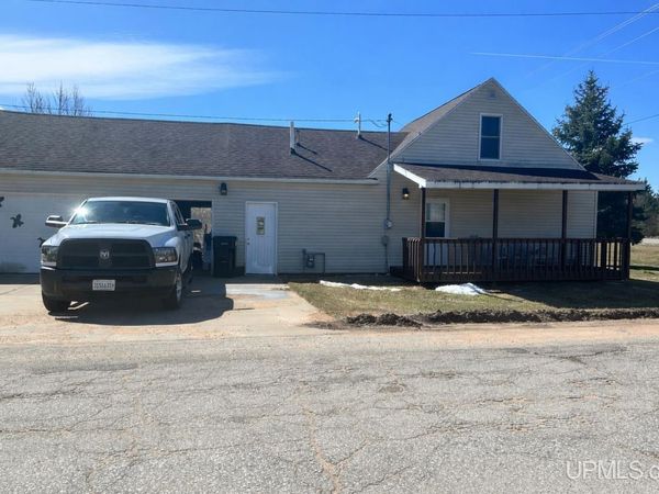 W5697 Elmwood Number 4 Road, Menominee Twp, MI 49858