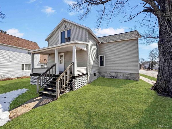 1417 11th Avenue, Menominee, MI 49858