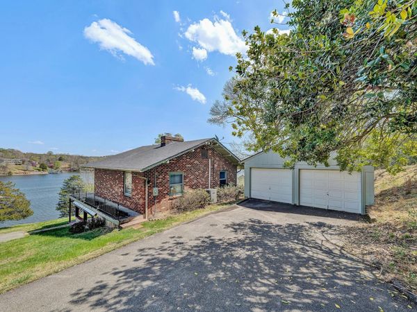 1351 Ellis RD , Hardy, VA 24101