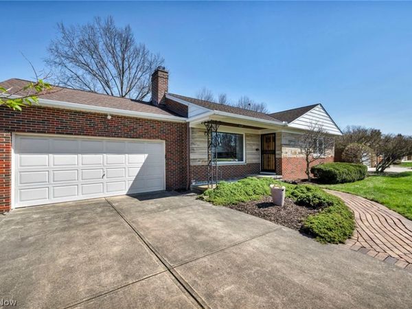 4497 W Ranchview Avenue , North Olmsted, OH 44070