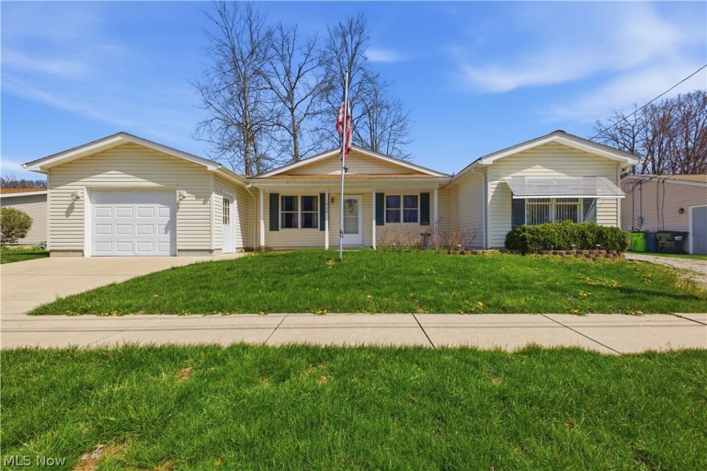 1029 Woodglen Avenue, Newton Falls, OH 44444