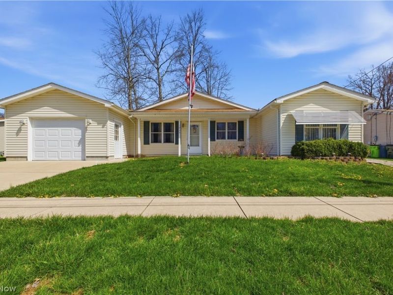 1029 Woodglen Avenue, Newton Falls, OH 44444 Photo 1