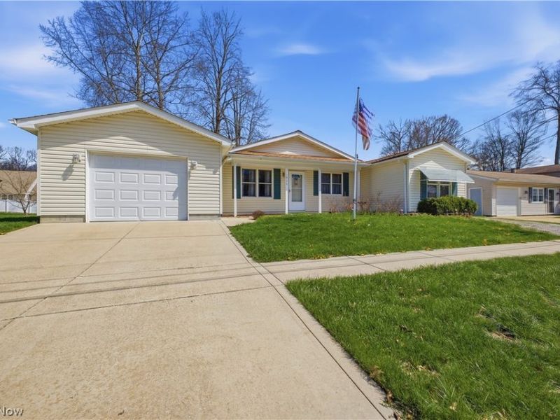 1029 Woodglen Avenue, Newton Falls, OH 44444 Photo 2