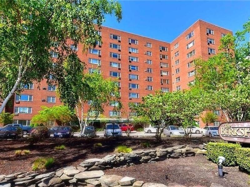 11820 Edgewater Drive, Unit 1012, Lakewood, OH 44107 Photo 1