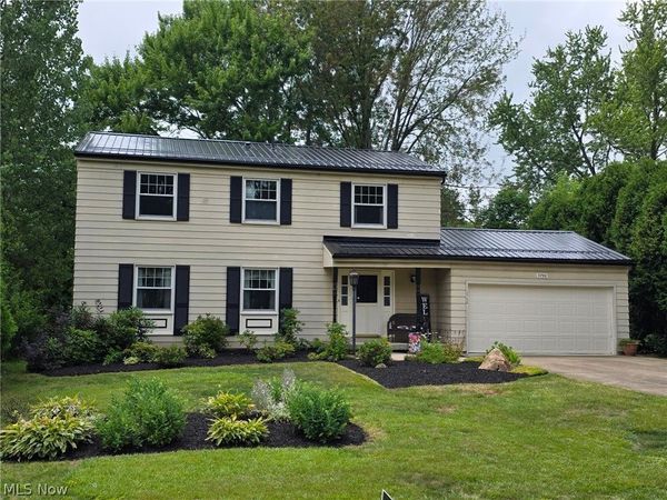3750 Allenwood Drive SE, Howland, OH 44484