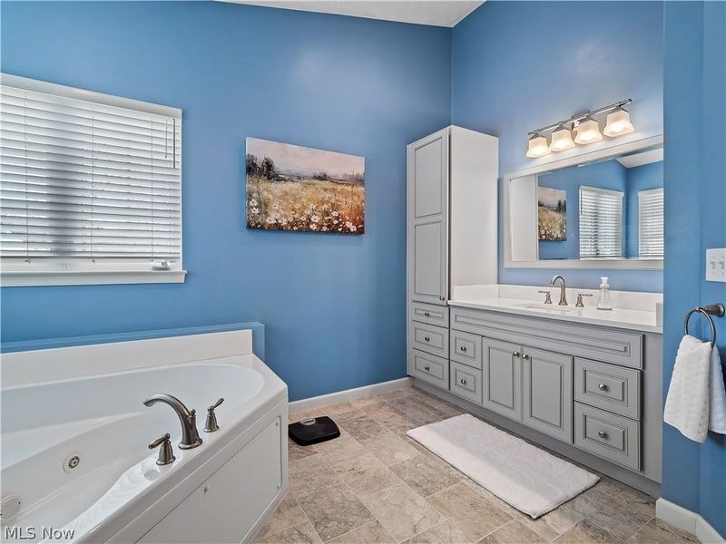 9202 Lake View Drive, Olmsted Falls, OH 44138 Photo 25