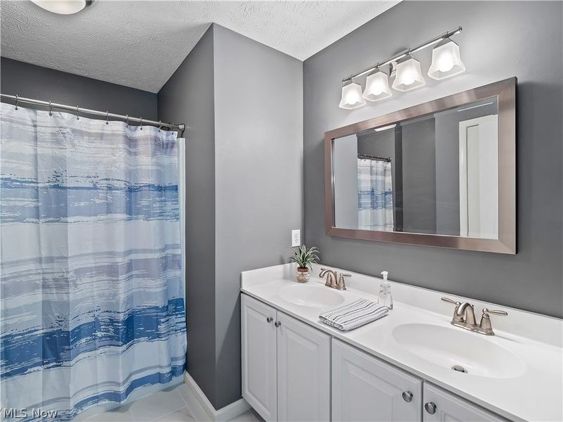 9202 Lake View Drive, Olmsted Falls, OH 44138 Photo 28