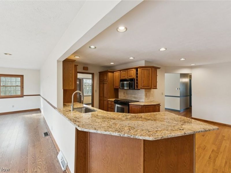 5643 Park Ridge Drive, North Olmsted, OH 44070 Photo 11