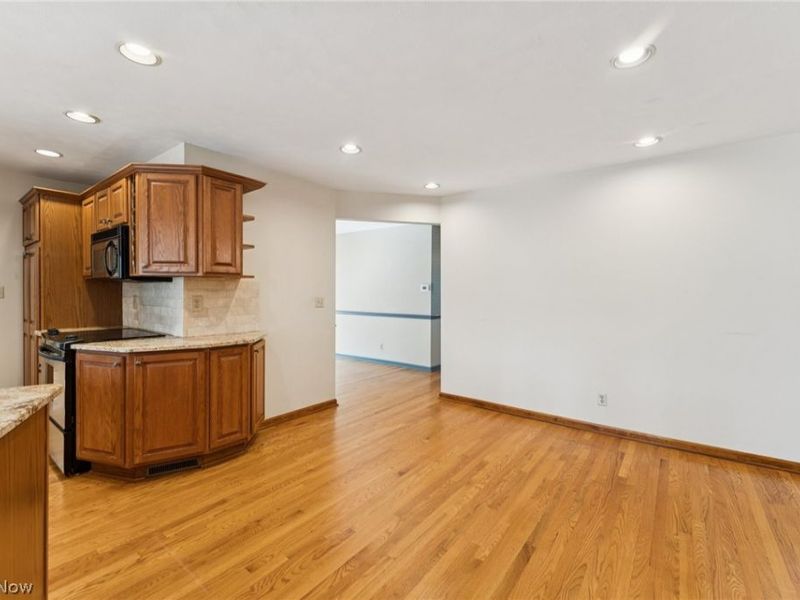 5643 Park Ridge Drive, North Olmsted, OH 44070 Photo 12