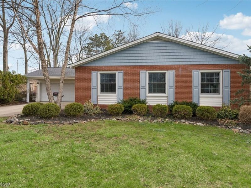 5643 Park Ridge Drive, North Olmsted, OH 44070 Photo 2
