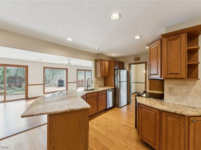 5643 Park Ridge Drive, North Olmsted, OH 44070 Photo 6