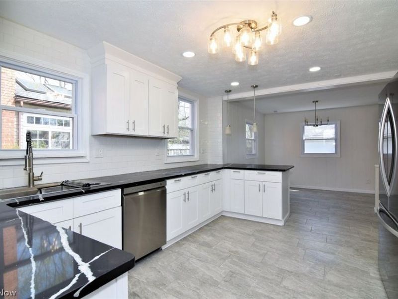 2339 Canterbury Road, University Heights, OH 44118 Photo 2