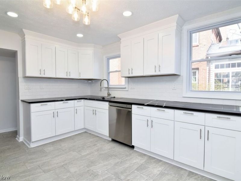 2339 Canterbury Road, University Heights, OH 44118 Photo 3