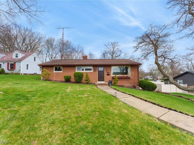 311 Rose Lane Street SE, North Canton, OH 44720 Photo 1