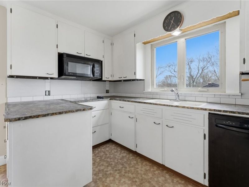 311 Rose Lane Street SE, North Canton, OH 44720 Photo 7