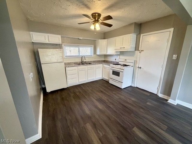 442 Frank Avenue, Barberton, OH 44203 Photo 4