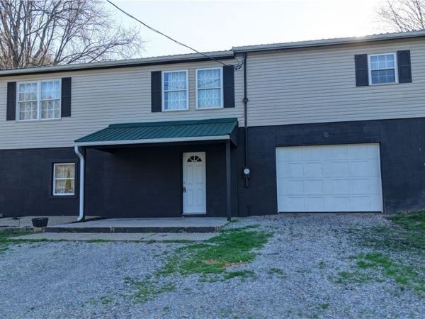 4747 Indian Hill Road SE, Uhrichsville, OH 44683