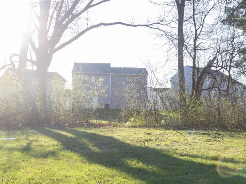 557 Wildwood Avenue, Akron, OH 44320 Photo 2