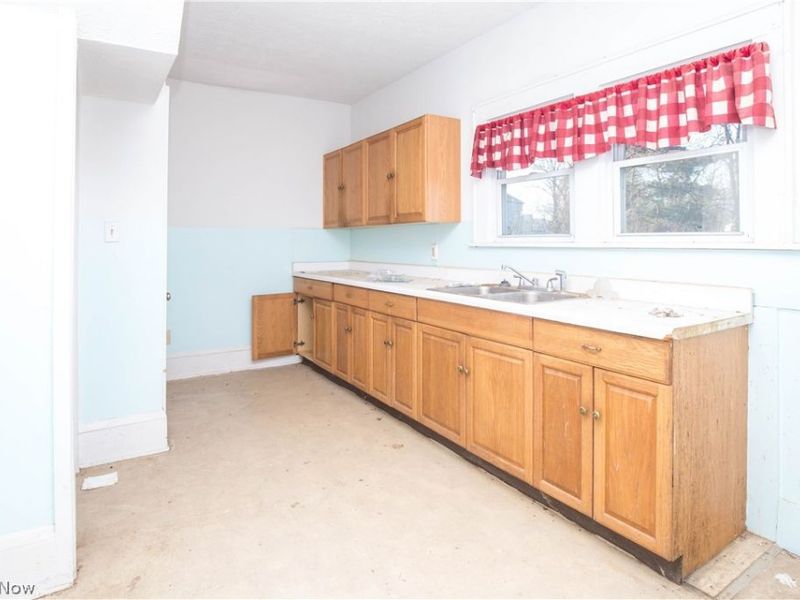 557 Wildwood Avenue, Akron, OH 44320 Photo 3