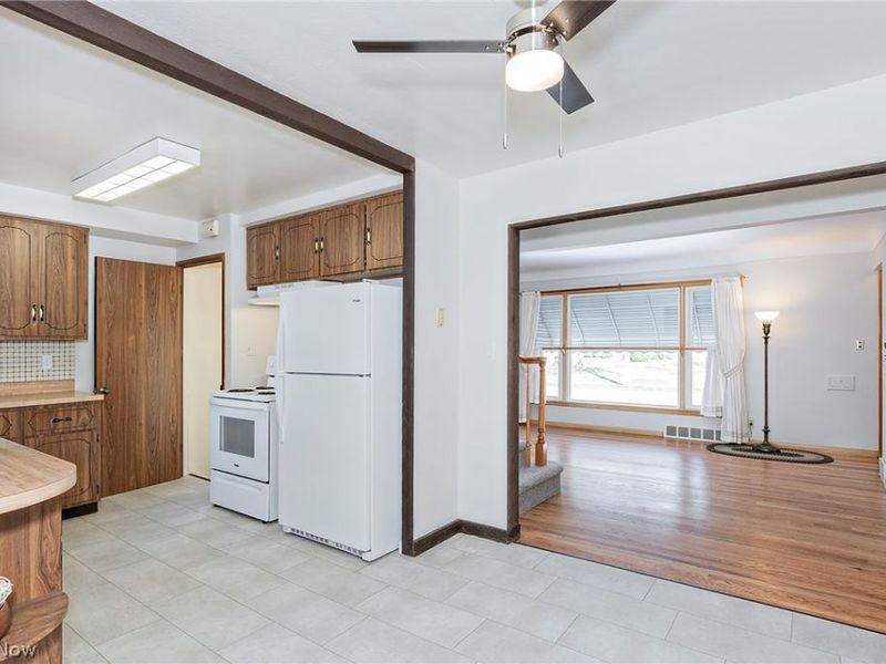 30104 Warren Road, Wickliffe, OH 44092 Photo 10