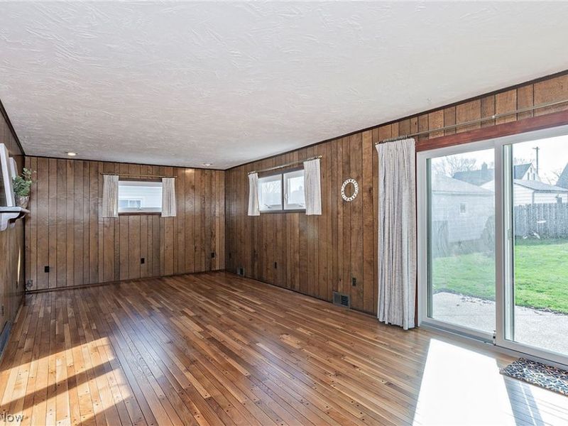 30104 Warren Road, Wickliffe, OH 44092 Photo 13