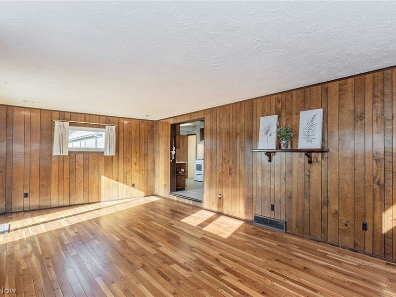 30104 Warren Road, Wickliffe, OH 44092 Photo 15