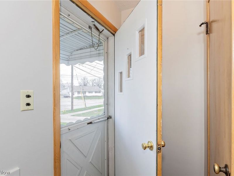 30104 Warren Road, Wickliffe, OH 44092 Photo 3