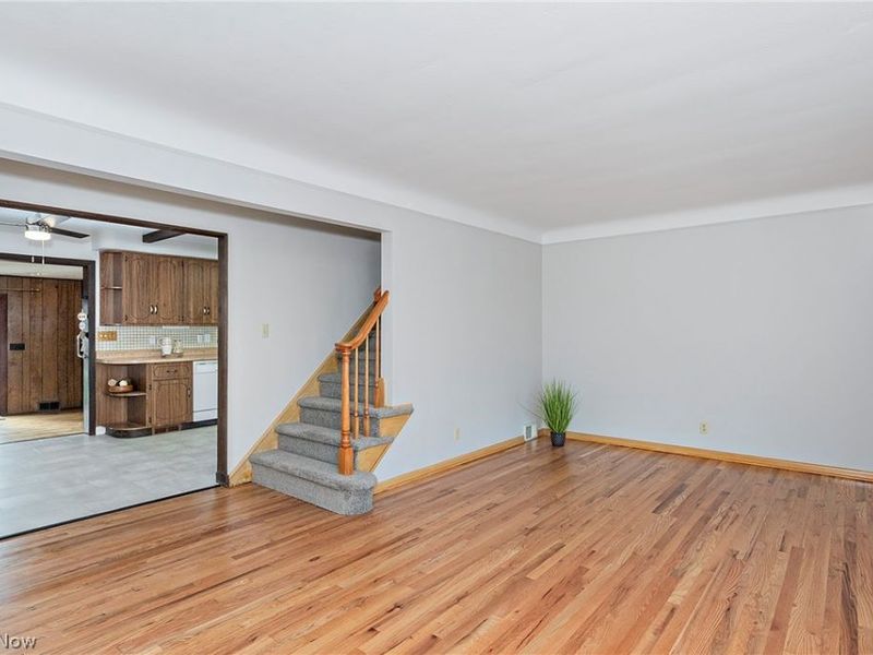 30104 Warren Road, Wickliffe, OH 44092 Photo 4