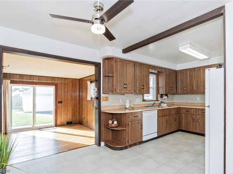 30104 Warren Road, Wickliffe, OH 44092 Photo 9