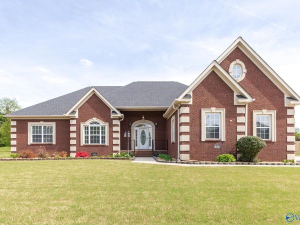 224 Twin Lakes Drive, New Market, AL 35761