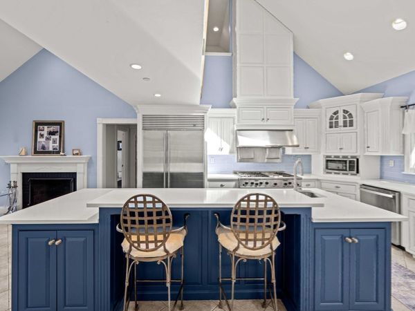 1 Gussett Rd, Wenham, MA 01984