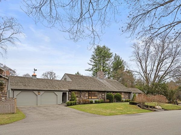 2 Edgewater Place, Winchester, MA 01890