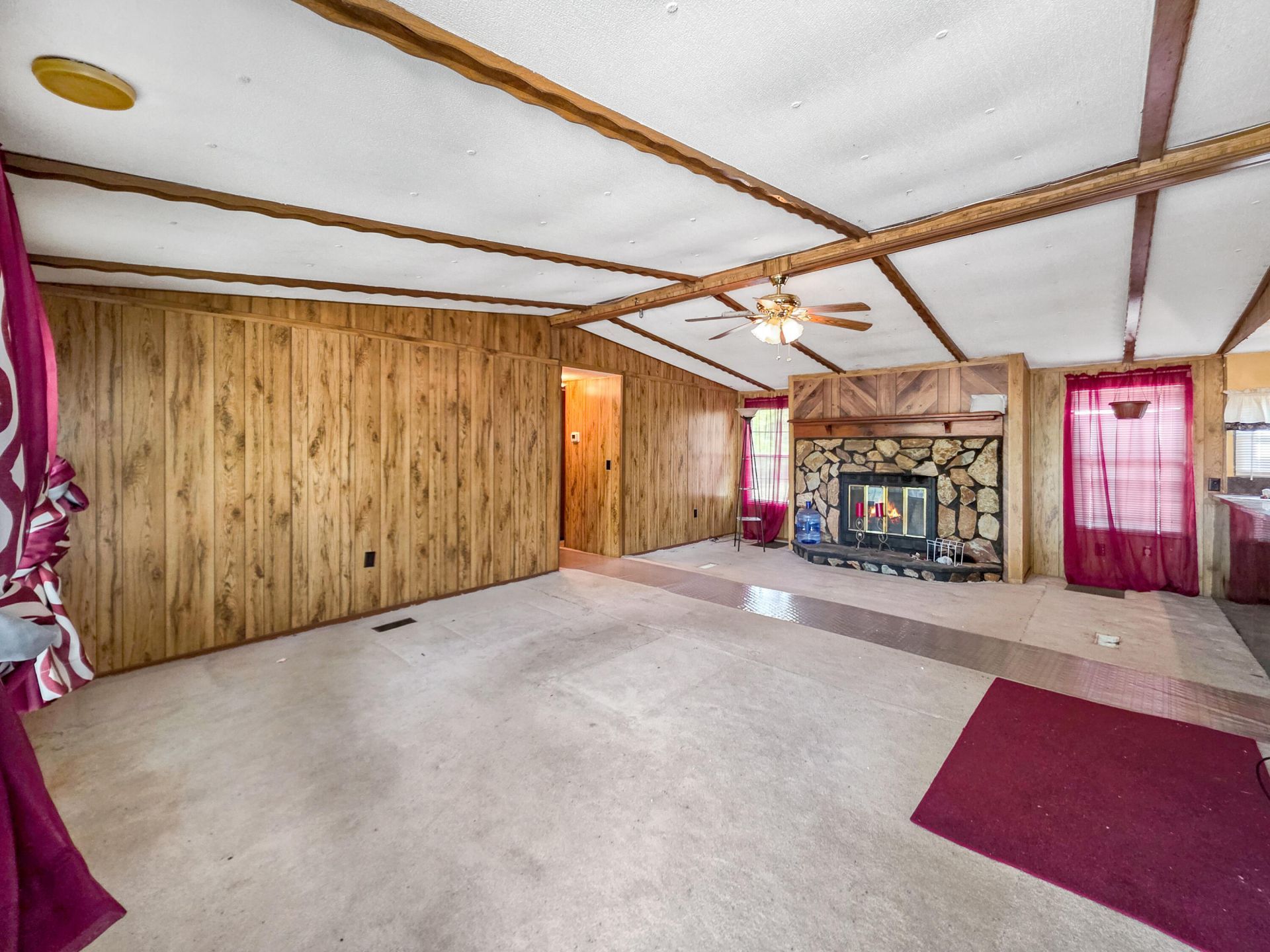 1115 S Highway 6 Photo 19