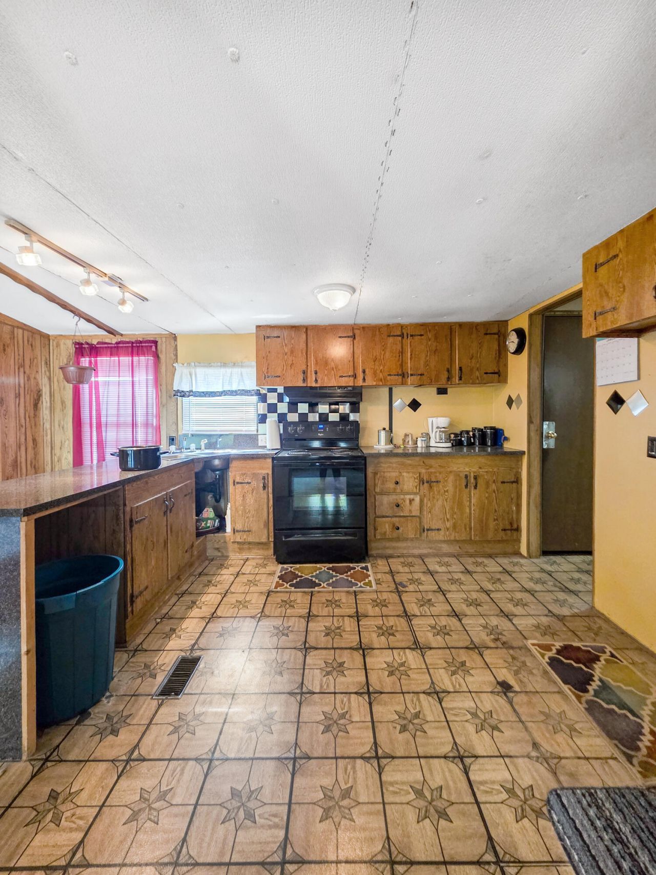 1115 S Highway 6 Photo 25