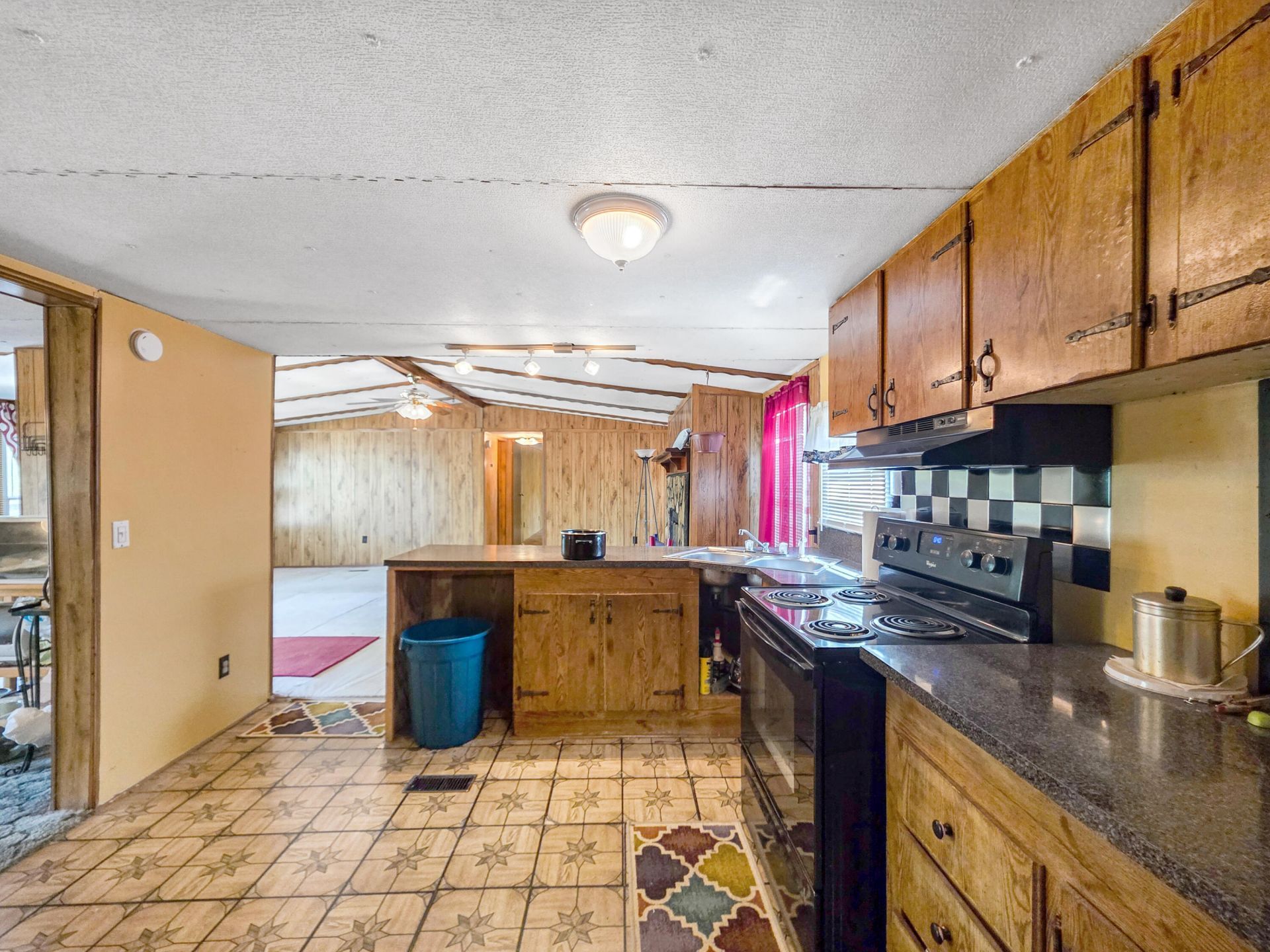 1115 S Highway 6 Photo 26