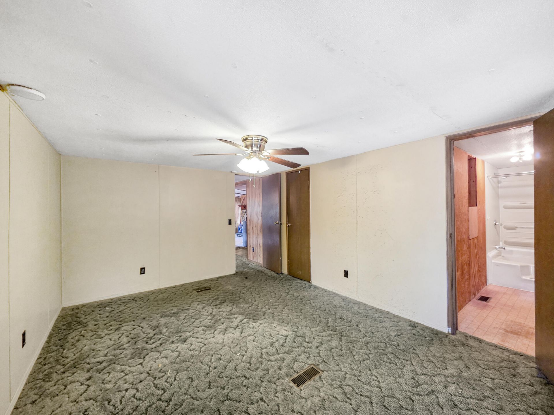 1115 S Highway 6 Photo 30