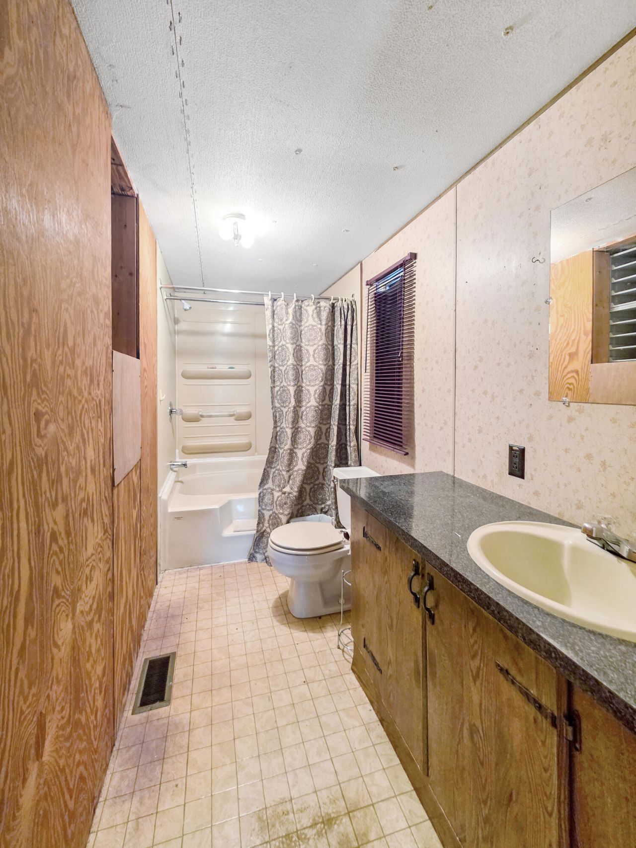 1115 S Highway 6 Photo 31