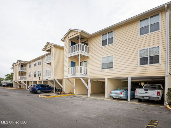 2421 Beachview Drive, Ocean Springs, MS 39564