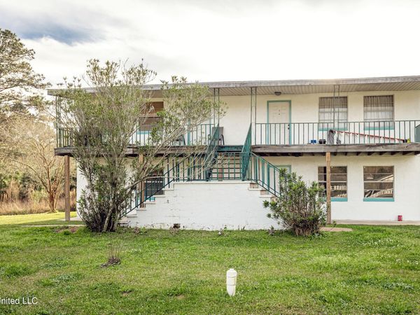 8429 Highway 613 , Moss Point, MS 39562