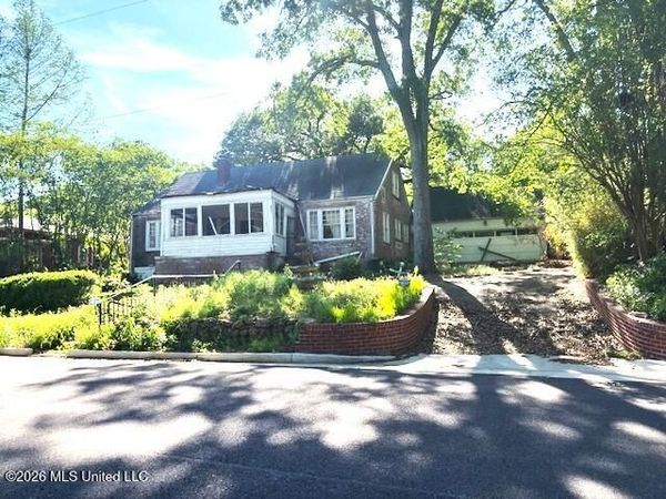 1815 Saint Ann Street, Jackson, MS 39202