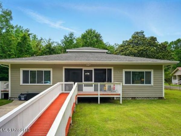 711 Neal Road, Picayune, MS 39466