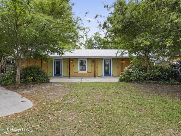 264 Washington Street, Bay Saint Louis, MS 39520