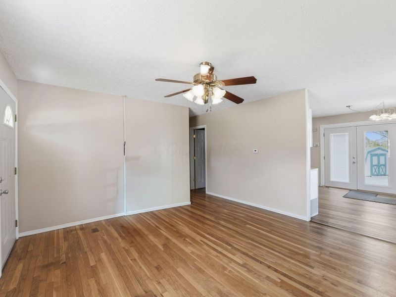 5584 Newport Court , Columbus, OH 43232 Photo 10