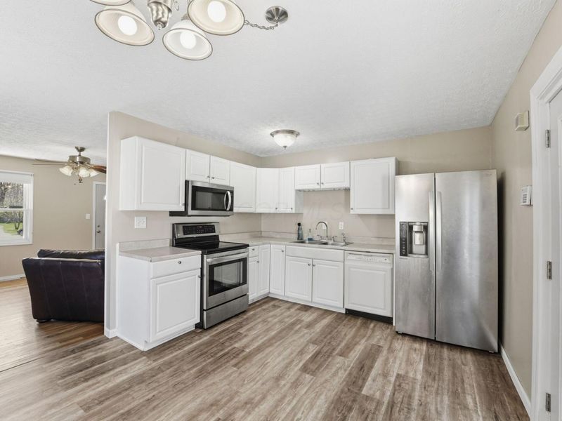 5584 Newport Court , Columbus, OH 43232 Photo 11