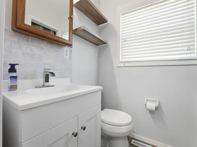 5584 Newport Court , Columbus, OH 43232 Photo 16