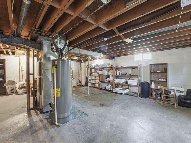 5584 Newport Court , Columbus, OH 43232 Photo 32